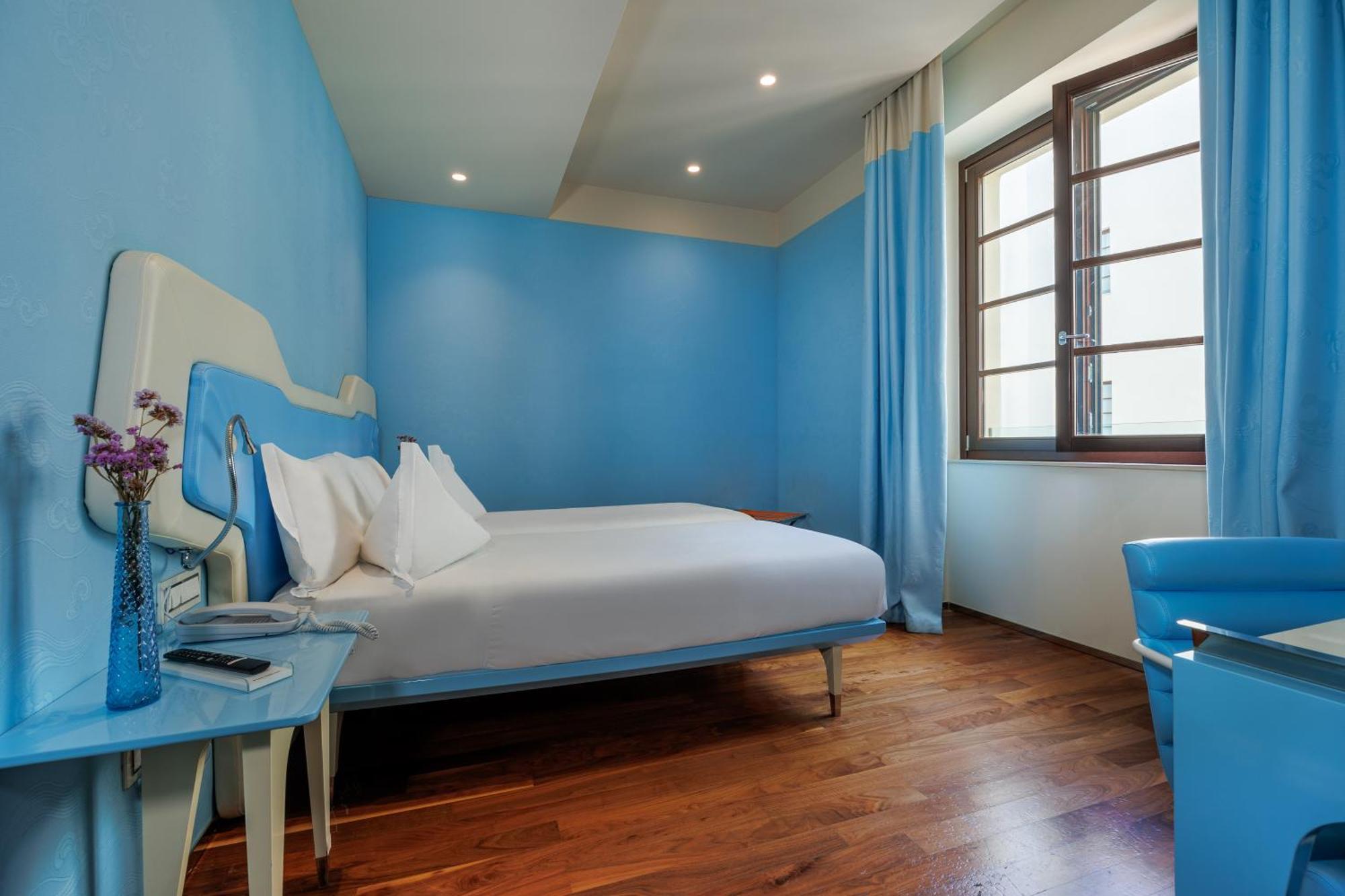 Jr Hotels Bari Grande Albergo Delle Nazioni Zewnętrze zdjęcie A room at the hotel
