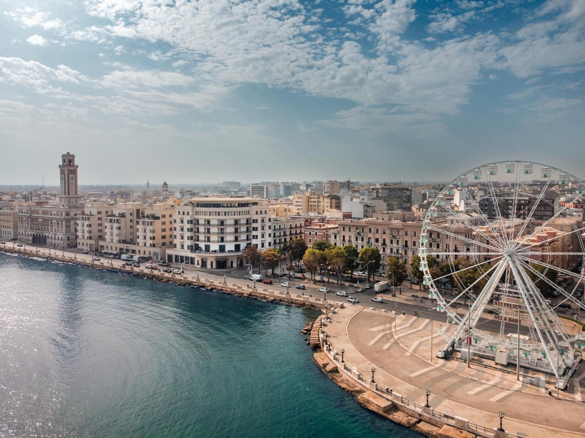 Jr Hotels Bari Grande Albergo Delle Nazioni Zewnętrze zdjęcie The port of Bari